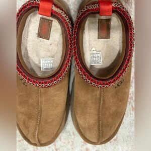 VGUC UGG Tan and Red Women's Slippers